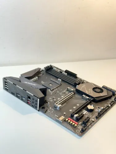 Placa Mãe Gigabyte Aorus Elite X570, AMD AM4, ATX, DDR4, NVME UR0352