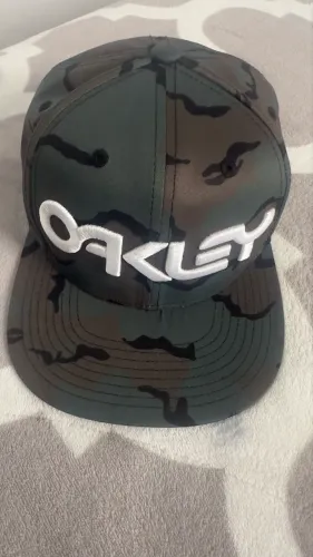 Boné camuflado Oakley original 