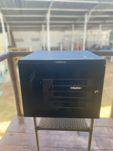 Gabinete mini rack de parede Intelbras 19 polegadas para DVRs