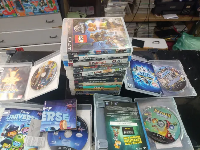 Jogos playstation 3 muitos raros e a maioria com manuais ou encartes só chamar 