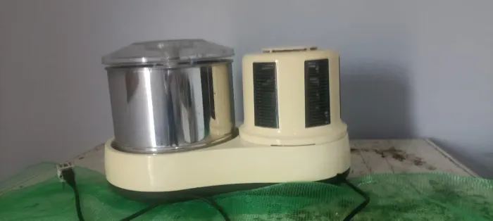 Melanger (máquina de fazer chocolate), descascador/soprador de cascas