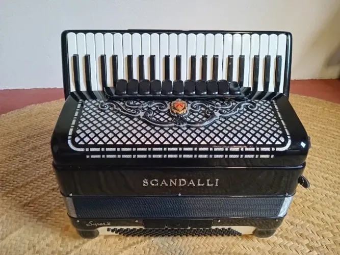 Acordeon scandalli super V