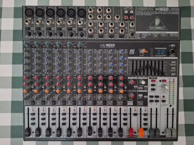 Mesa de Som Behringer X1832USB Xenyx 100V/240V
