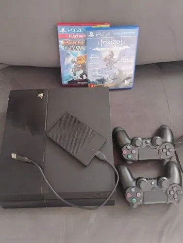 PS4 FAT 500GB + HD Externo + 2 Controles + Jogos