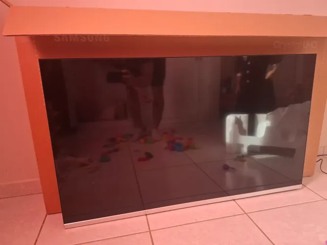 TV Philips Smart 55" 4K - Com defeito na tela | Para conserto ou retirada de peças