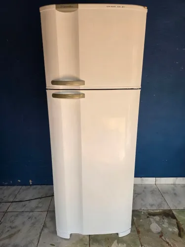 Vendo geladeira Electrolux 