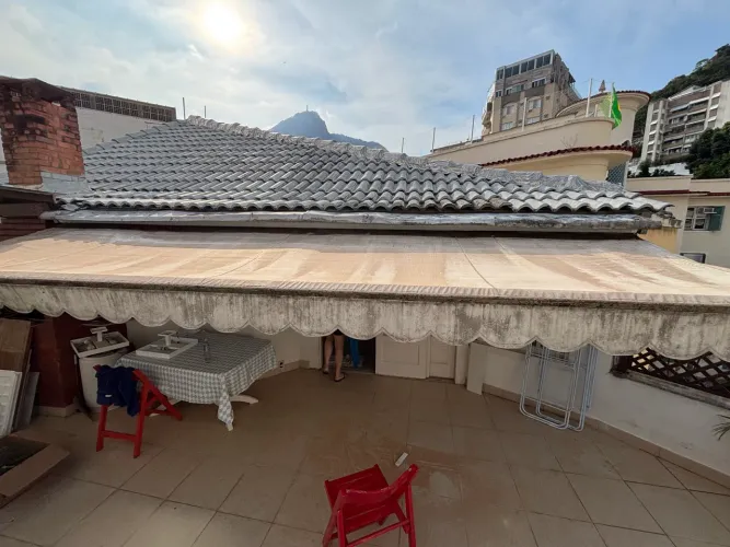 Toldo articulado retrátil