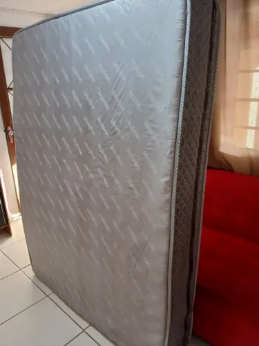 Colchão casal de molas usado 