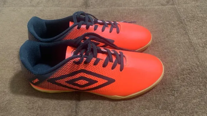 Chuteira Umbro Game - Tamanho 40