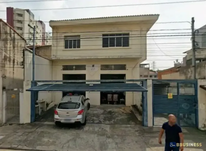 Prédio para venda e locação,430m² com 11 salas, cozinha, 4wc, 10 vagas + Galpão nos fundos
