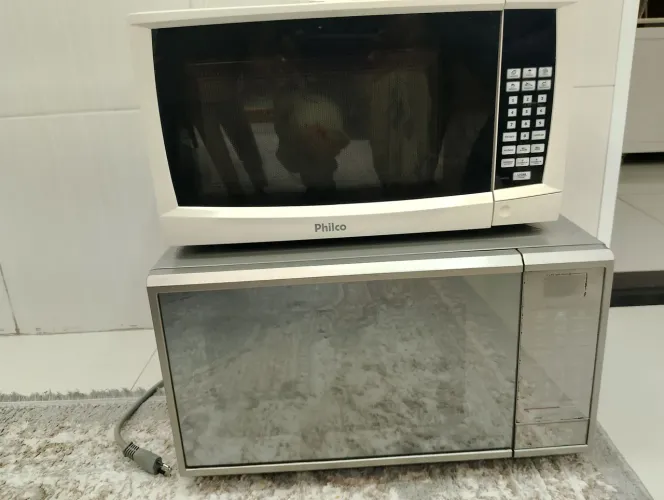 Microondas LG 32 litros e Philco 20 litros