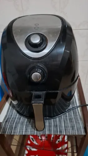 Vendo AIR FRYER MONDIAL EM OTIMO ESTADO TA FUNCIONANDO PERFEITAMENT TEM QUE TROCAR O plug
