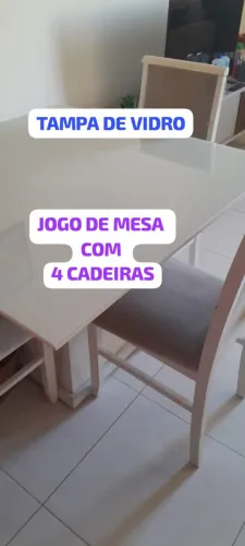 Mesa de jantar com 4 cadeiras