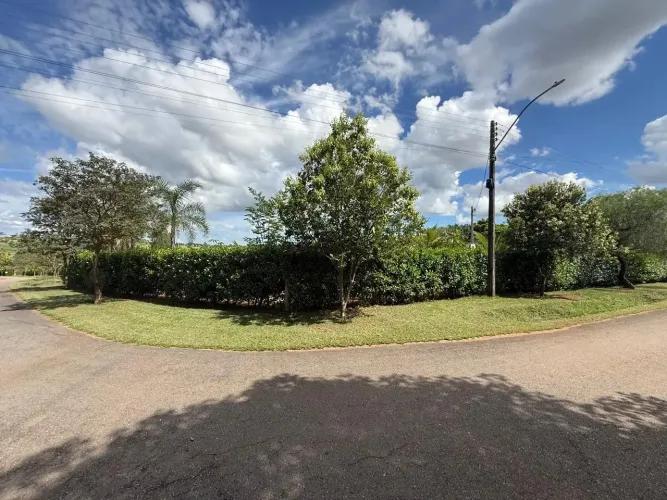 Condomínio Alto da Boa Vista, Senador Canedo-GO. Terreno com 5.100 m² de esquina com 30 fr