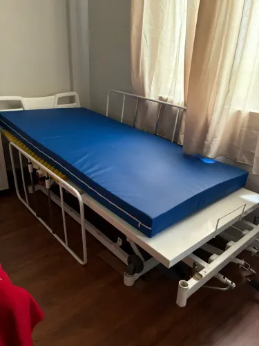 Cama Hospitalar + Colchão Impermeável
