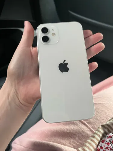 iPhone 12 256g por 1400