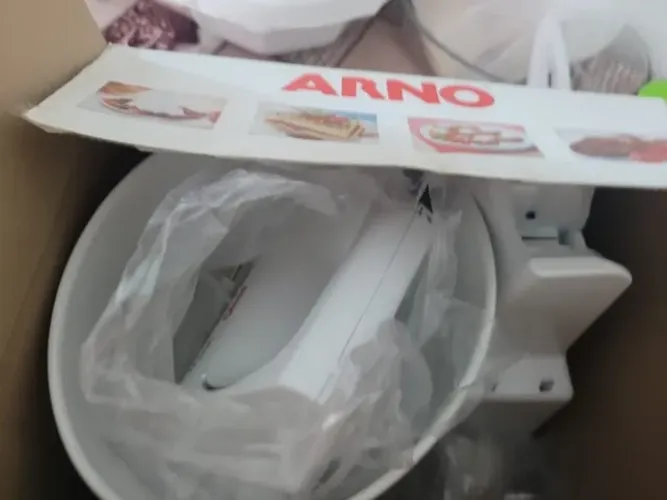 Batedeira Arno Facilita 350W - Potência e praticidade para suas receitas!