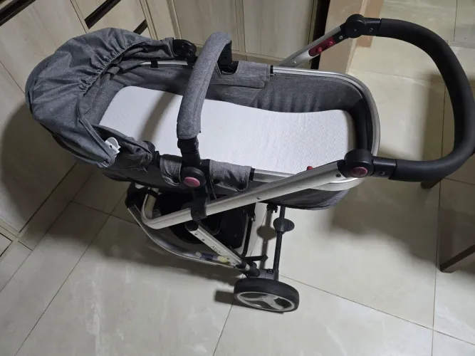 Carrinho de Bebê com Base e Bebê Conforto Safety 1st