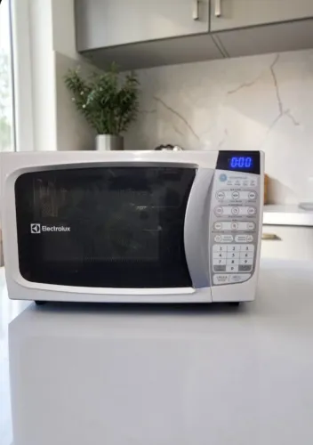 Micro-ondas Electrolux 22 litros branco