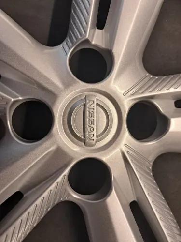 Calotas originais do Nissan Kicks Play 2025