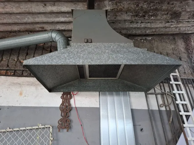Coifa de 1,40 X 0,80 com motor de Exautor com Condutor .
