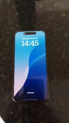 Pra vender rápido, iPhone 15 pro 128 gb tela trocada e parte de trás trincada
