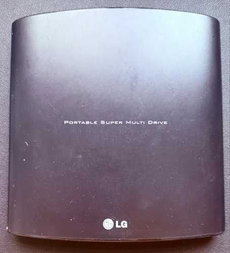 gravador de DVD externo portátil LG Super Multi Drive, modelo GP08
