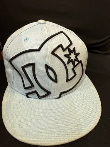 Bone DC New Era - importado TAM 7, 1/2