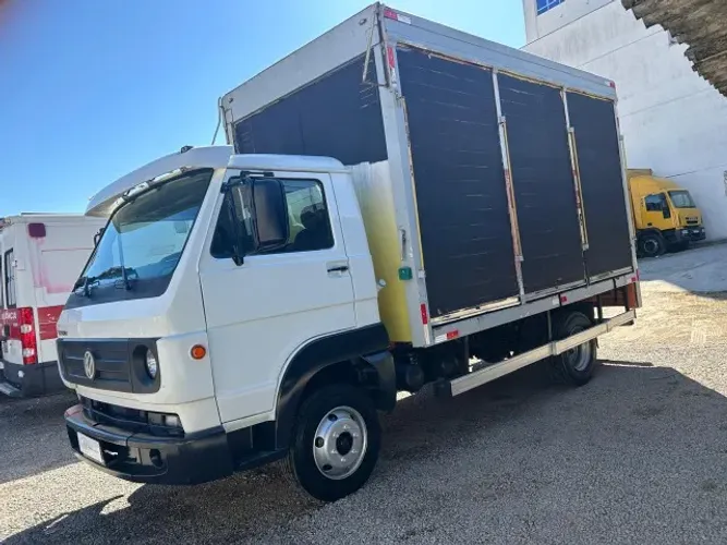 Caminhão baú de bebidas VW 10.160 2015
