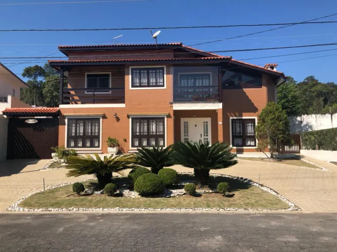Casa de condomínio sobrado para venda possui 330 metros quadrados com 3 quartos