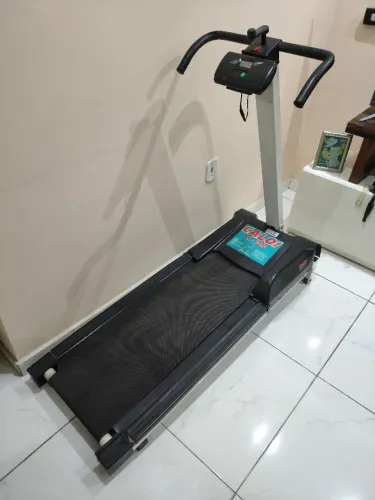 Esteira Caloi pra fazer exercícios bem conservada funcionando tudo perfeitamente