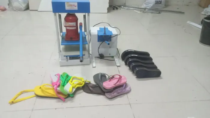 Máquina de confeccionar sandálias 