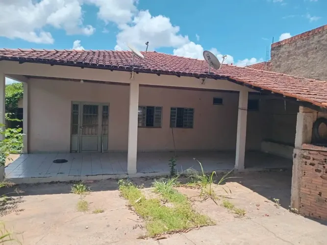 Vendo esta excelente casa muito bem localizada no coração de Cuiabá