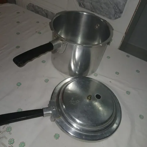 Panela de pressão sem a válvula de controle de pressão 