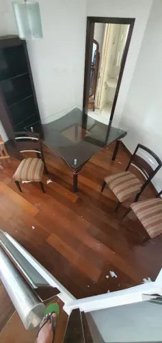 Lindíssima Mesa de Jantar Madeira de Lei 8 Lugares (De R$ 6.000 por R$ 2.000!)