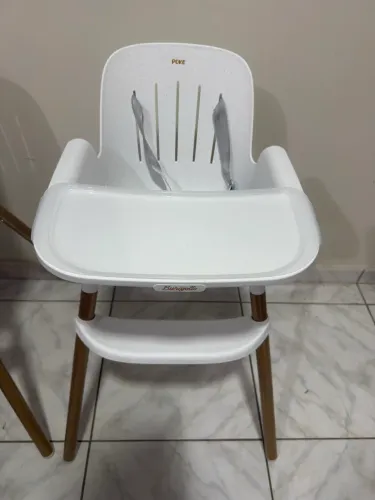 Cadeira de alimentação infantil