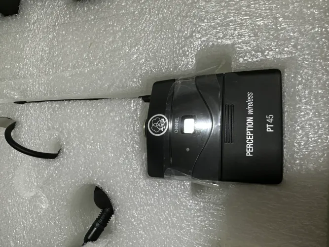 Microfone auricular AKG (sem fio)