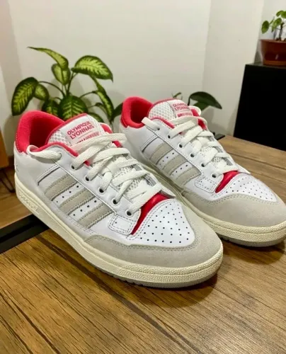 Tênis Adidas x Olympique Lyonnais - tam. 41