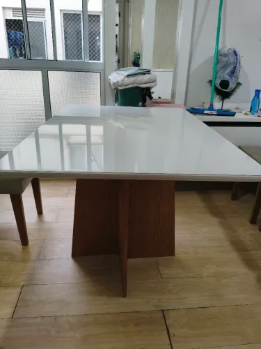 Mesa de cozinha com tampo de vidro