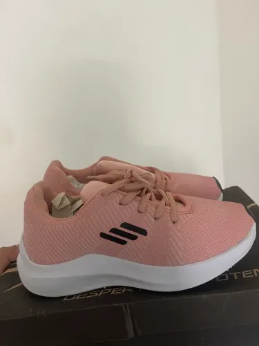 Vendo tênis feminino Número 35.