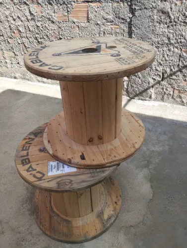 Bobina , mesa de madeira