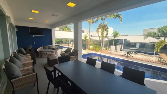 Casa de Condomínio de Luxo à Venda no Swiss Park em Campinas-SP: 3 Quartos, 3 Suítes, 3 Sa