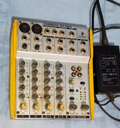 Mesa de som 6 canais Eurorac MX602A