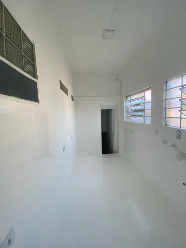 Sala comercial/cozinha com depósito - 55m2