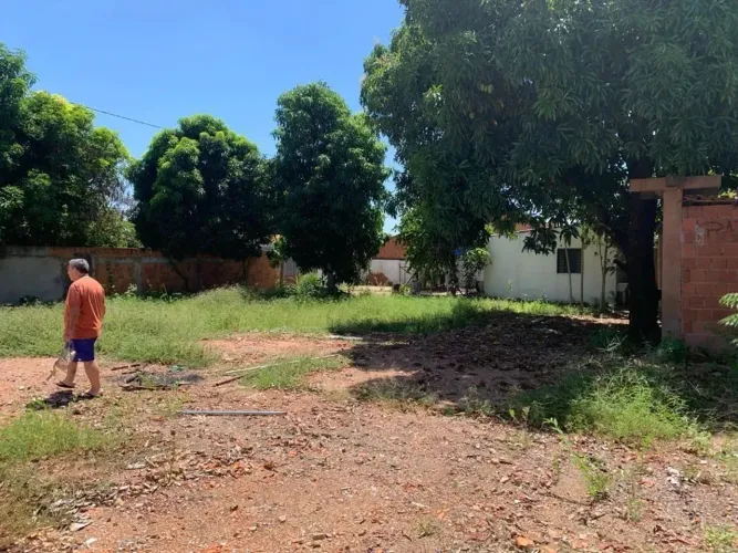 Terreno no Bairro Pedra 90