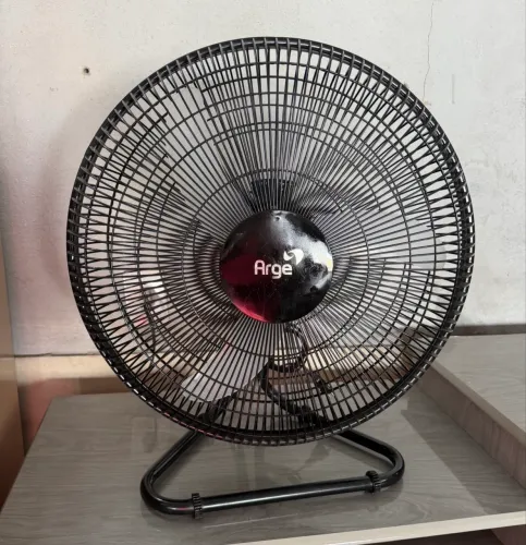 Ventilador de mesa circulador turbo conservado funcionando perfeitamente 