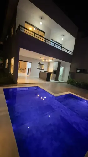 Casa 4 Suítes com Piscina no Condomínio Hortoville em Abrantes