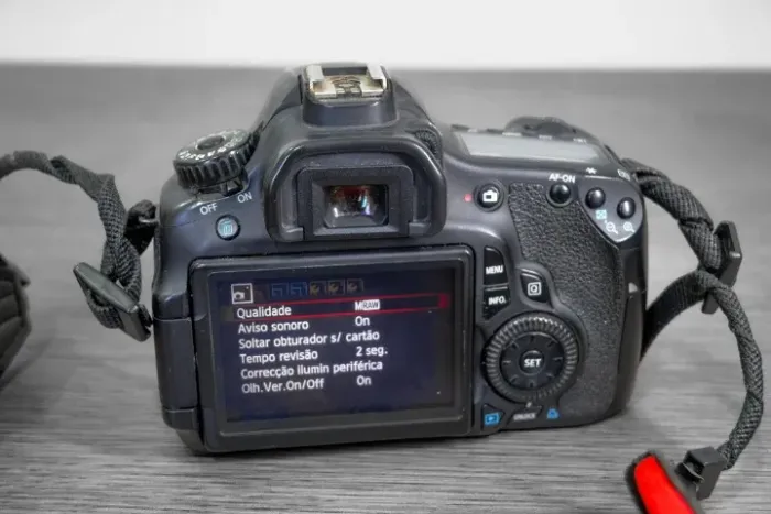 Camera DSLR Canon EOS 60D Somente Corpo 35 mil Cliques C1134