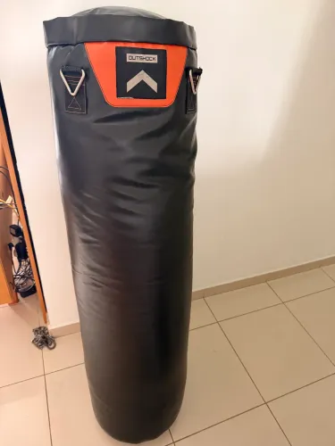 Saco de pancada para boxe e muay thai, 1 aparador de chute, 1 par de caneleira, 2 capacete