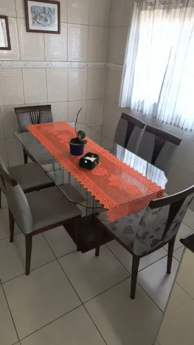 Mesa de Jantar com 6 Cadeiras - Tampo e Pés em Vidro - 1,80m x 0,90m